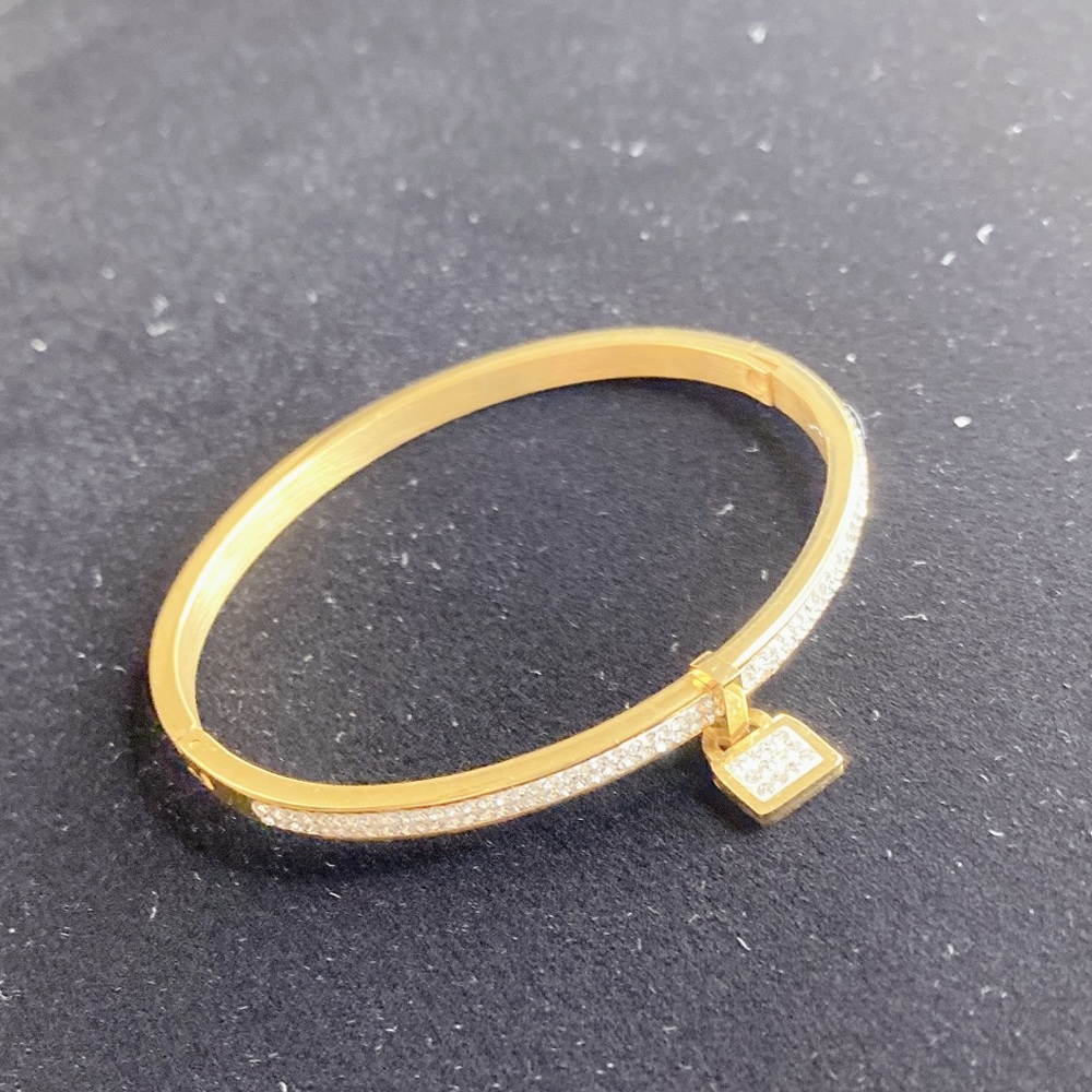 Bangle w/ Diamonds Lock